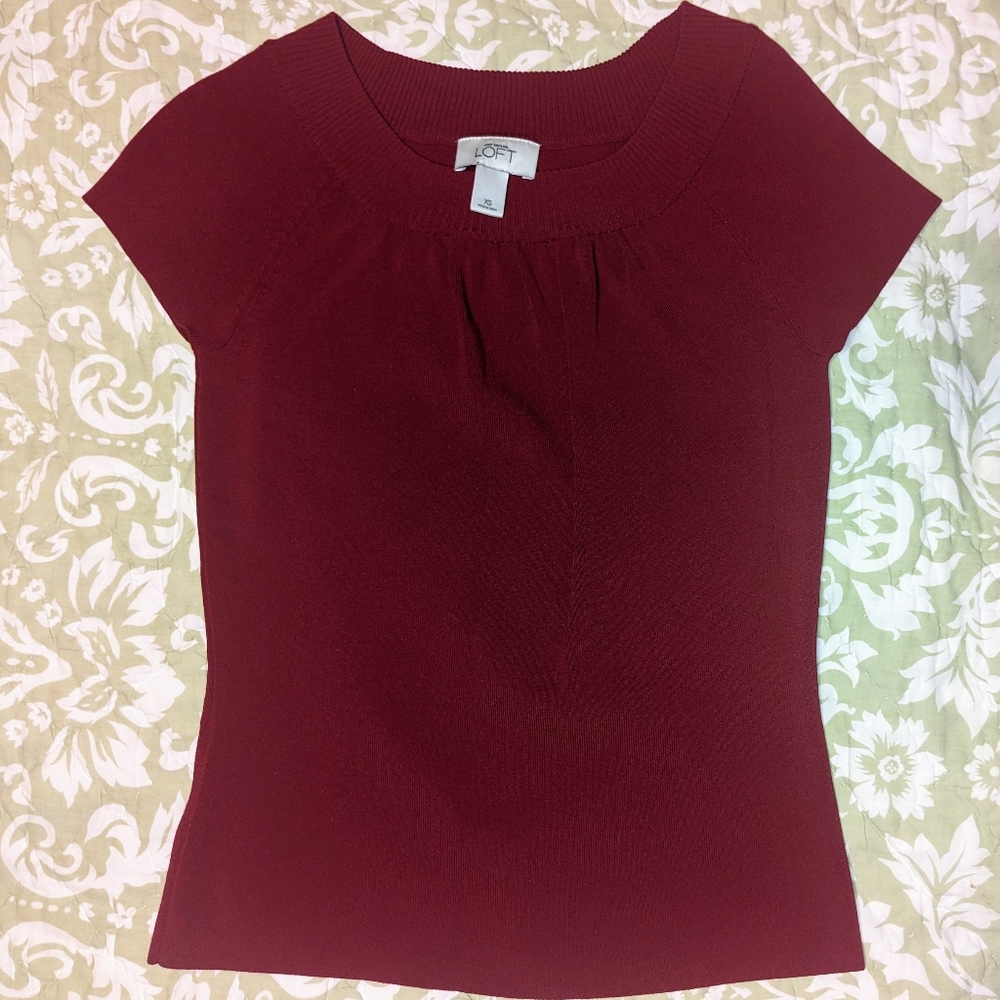 Like New! LOFT knit top. Beautiful, deep red/maroon. XS